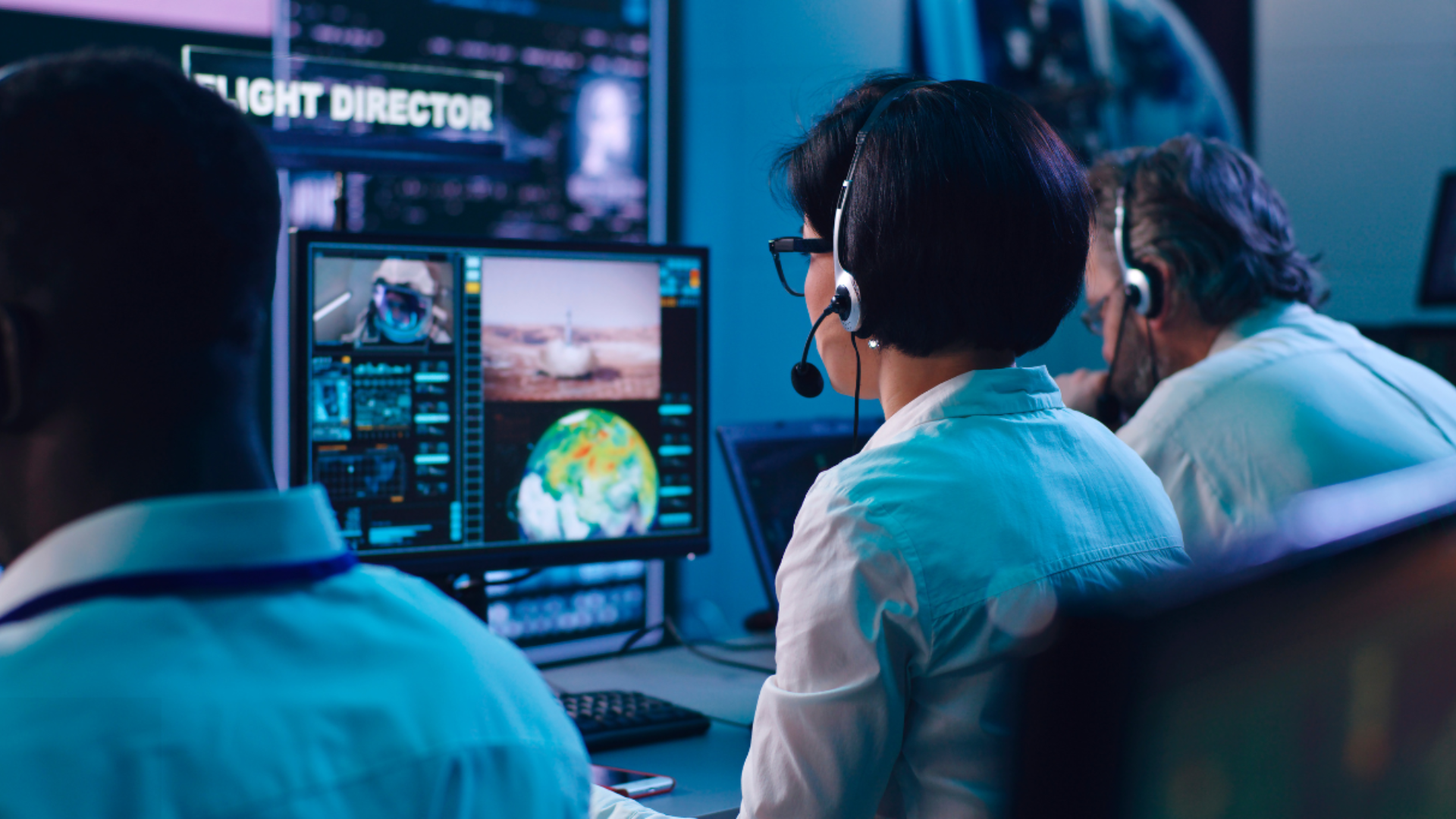 The Ultimate Guide to Customer Outage Response: 4 Roles, 1 Powerful Solution